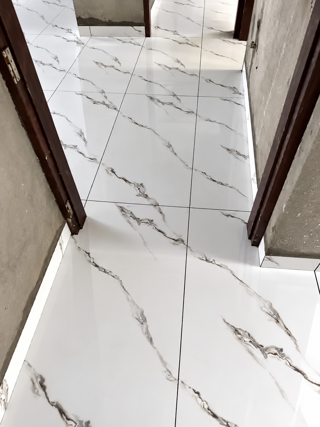 Hallway porcelain tile installation